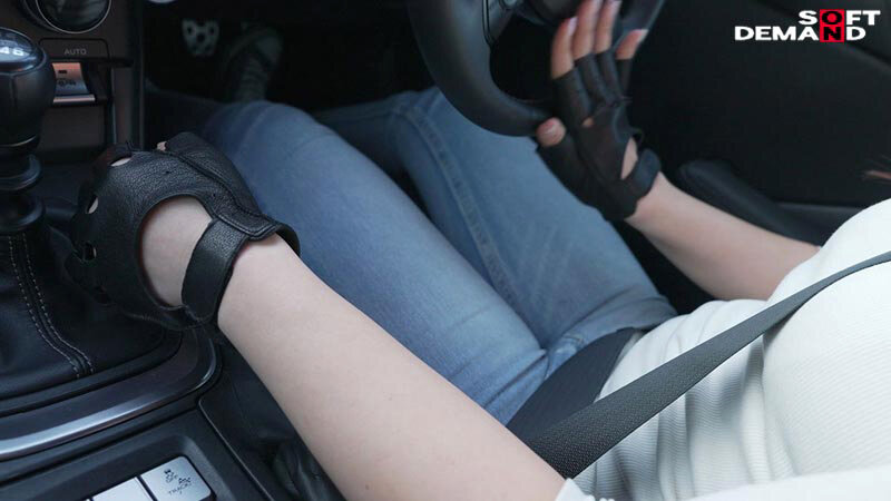 「旦那より運転が上手いMTドライバー 結婚2年目にしてレスの欲求不満を男優に引き出され、恥じらいながらも性欲の詰まった肉感マシマシのデカ尻を解放する…南城リノ(28)AVデビュー」のサンプル画像15