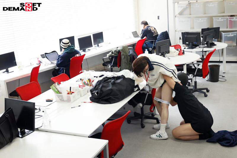 「SOD女子社員 meets 「常に性交」AD業務×セックス Wワーク 社内でず～～～っとチ〇ポ突かれっぱなし！AD 新田好実」のサンプル画像3
