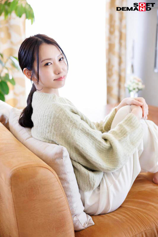 「根っからの明るさで職場の絵画スクールはいつも笑顔で溢れてる 今村由美 34歳 第4章 普段は夫とくつろぐリビングが絶頂お漏らし潮まみれ!真っ昼間から禁断の自宅撮影」のサンプル画像2