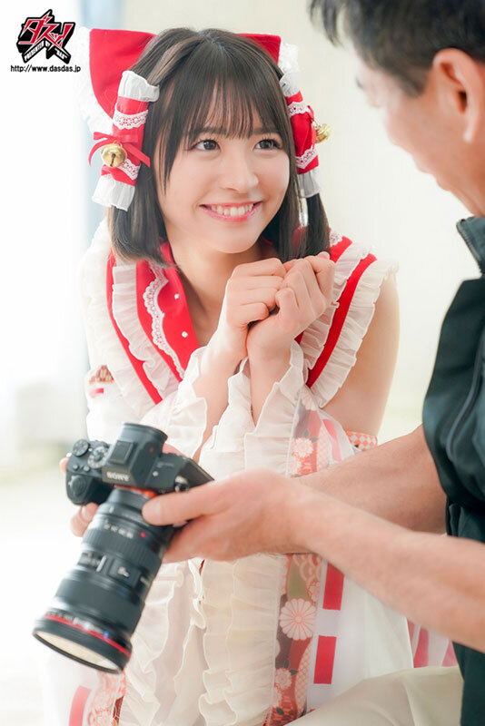 「痛カメコに小悪魔誘惑でガチ恋どぴゅ沼につき落とす痴女コスプレイヤー 秘密のコスパコ中出し撮影会 東條なつ」のサンプル画像1