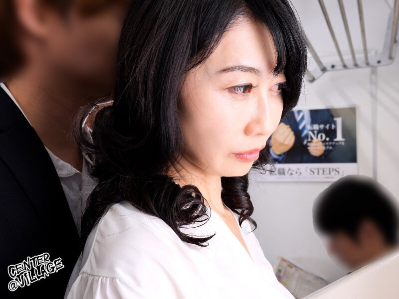 「電車でさわられた五十路母 須王亜紀」のサンプル画像2