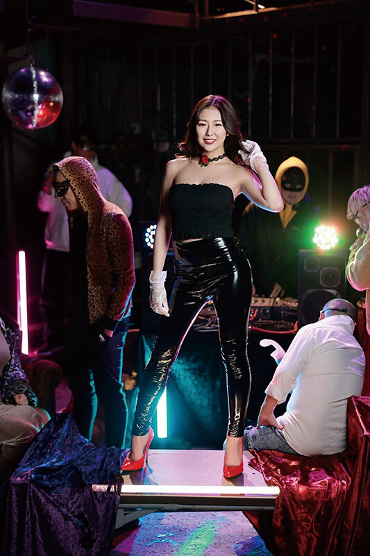 「FUCK NIGHT PARTY 廃工場（秘）乱交パーティ 七原さゆ」のサンプル画像1