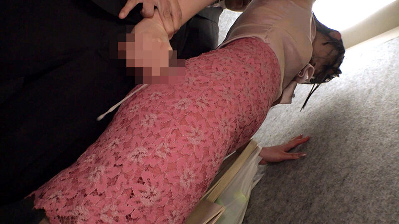 「オフィス痴漢で感じちゃう…敏感OLは職場の男達に1日中触られ放題のいつでもOKドスケベ娘【痴感オフィスレディ・静河さん21歳の場合】」のサンプル画像8