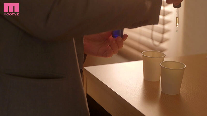 「唾液と体臭が超~クサイ大嫌いなオヤジ上司のスメハラ被害にあった私が媚薬漬けでどこでも唾液ほしがるメスに改造された話 美園和花」のサンプル画像7