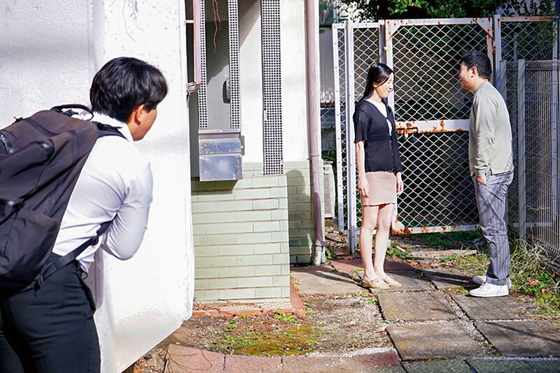 「母が体を売っています 息子の学費を稼ぐため優しい母はスケベな男達の言いなりに… 月野ゆりね」のサンプル画像3