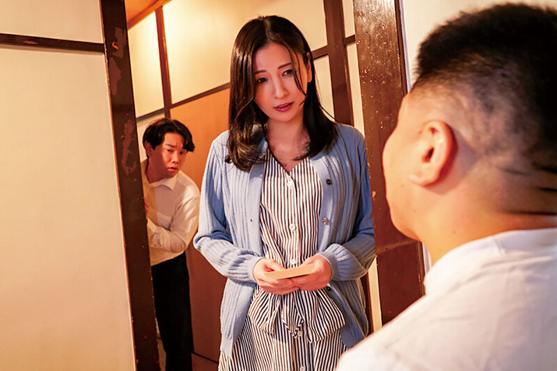 「母が体を売っています 息子の学費を稼ぐため優しい母はスケベな男達の言いなりに… 月野ゆりね」のサンプル画像8