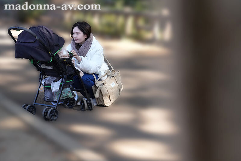 「巨乳ママ借金取り立て自宅訪問レイプ ～夫、息子、ママ友のすぐ傍で…～ 木村玲衣」のサンプル画像2
