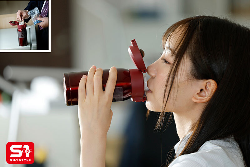 「顔採用の新人OLは大嫌いなセクハラ上司に7日間こっそり媚薬を盛られ出張同行日にムラムラ爆発!キモいペニスが欲しくてたまらない。 三田真鈴」のサンプル画像2