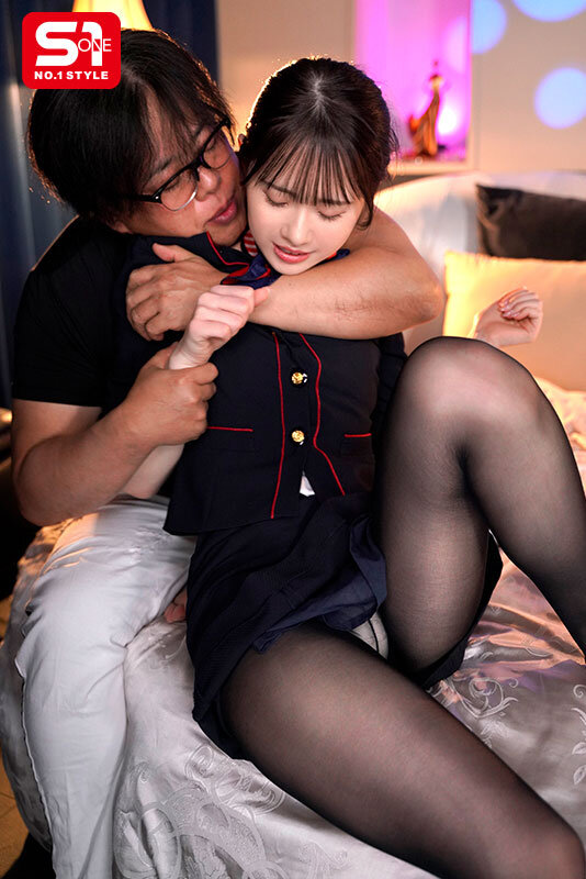 「スレンダーな新人CAが巨漢クレーマーに犯され、心壊れ、肉オナホと化した後に… マ○コが極太ペニスに馴染んできてあり得ないほどイキまくった。 白上咲花」のサンプル画像4