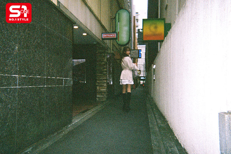「金と時間と性欲がある若妻アリスさん（23歳）のラブホ4軒はしご不倫 花アリス」のサンプル画像1