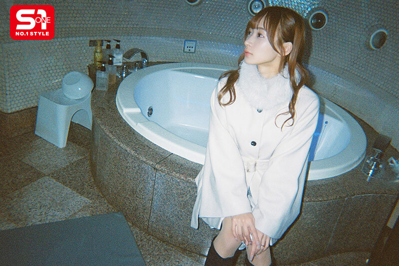 「金と時間と性欲がある若妻アリスさん（23歳）のラブホ4軒はしご不倫 花アリス」のサンプル画像2