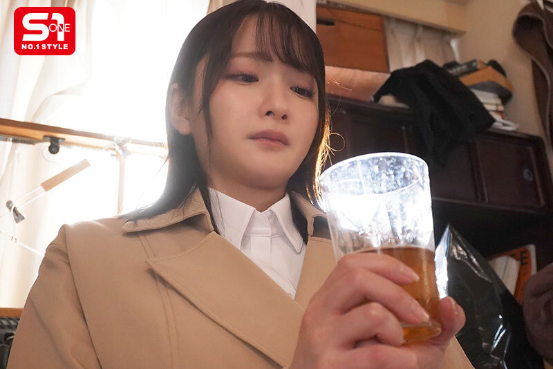 「スケベに実った乳デカ不動産レディが俺のゴミ屋敷に訪問してきた。 鷲尾めい」のサンプル画像2