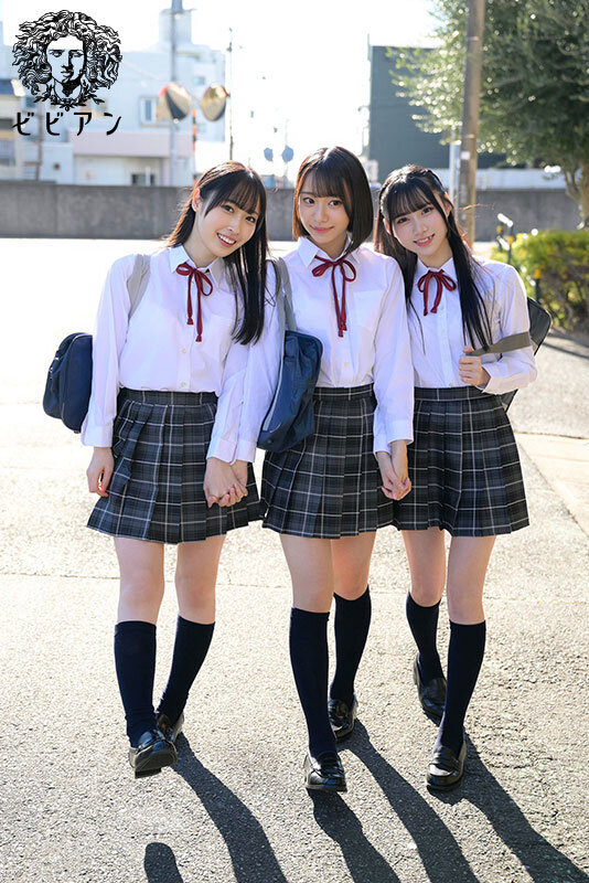 「百合妄想していた女子たちの間にまさか私が挟まれるなんて… 推しカップルにW小悪魔挟み撃ちで悶絶レズイキさせられる妄想レズハーレム 赤名いと 天然美月 ゆめ莉りか」のサンプル画像1