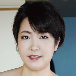 晴山ひとは